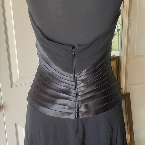 Tadashi Shoji | Silk Chiffon Halter Party Dress.  Size 2. Feminine. Black tie - Picture 7 of 11